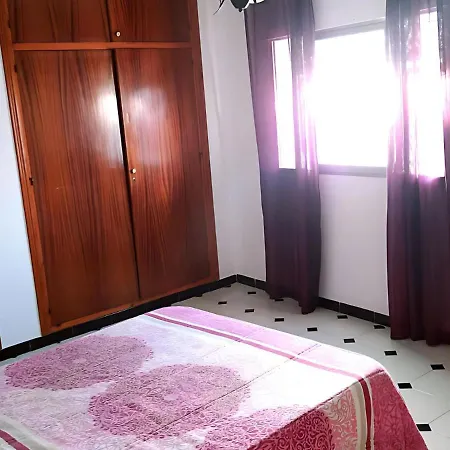 Estudio Moderno Y Centrico Familias